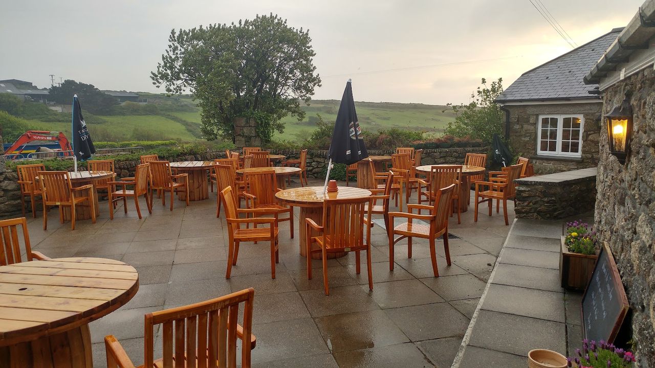 The White House at The Tinners Arms